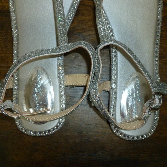 NWOT Betsey Johnson Silver Sequin Thong Sandals w/Ankle Straps - Picture 6 of 14